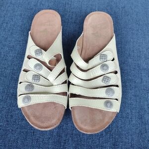 Dansko Janie Ivory Leather Medallion Buttons Slides Sandals Size 40 EU 9 US